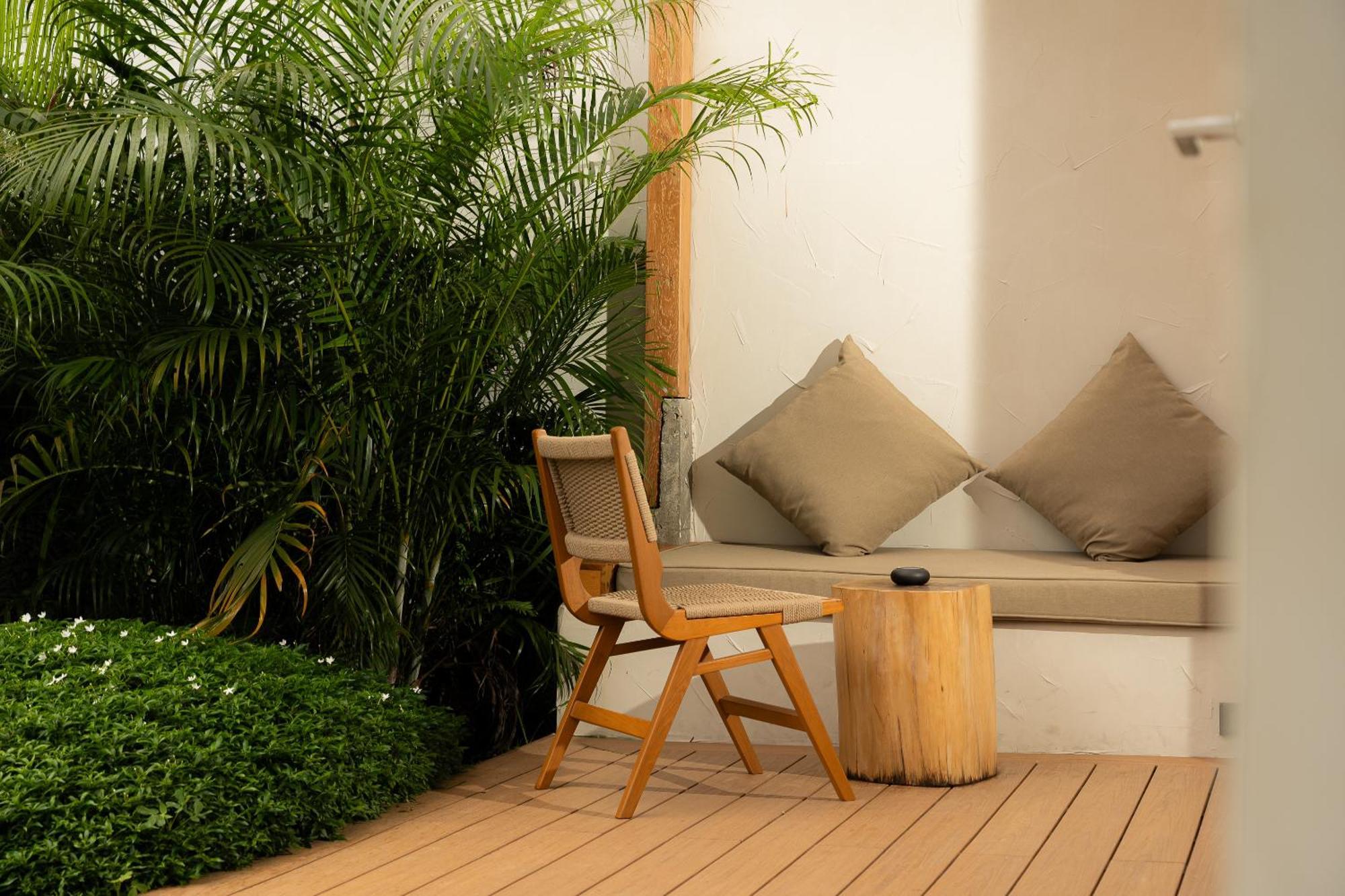 Eden Resort & Villas Phuket Patong Exteriör bild