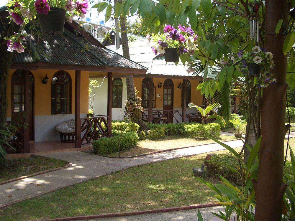 Eden Resort & Villas Patong Exteriör bild